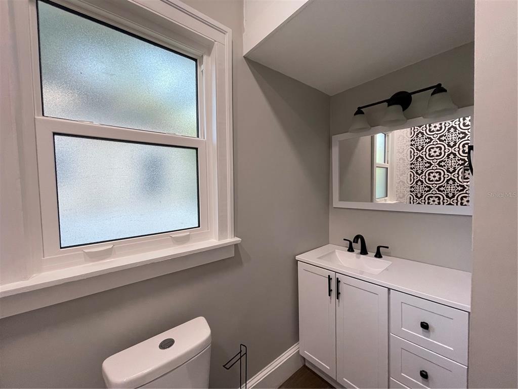 1932 West Spruce Street Tampa, FL 33607 - Photo 18 of 24 a room with a window and mirror