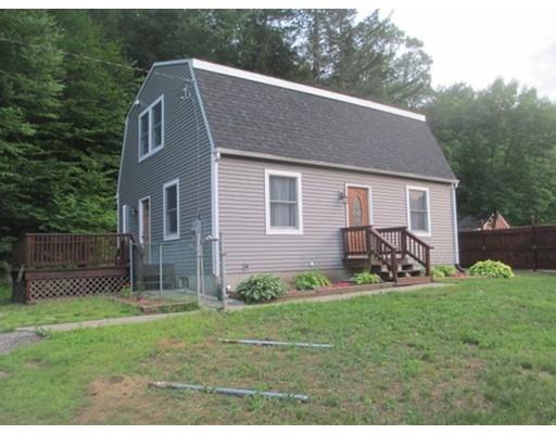a view of a house with backyard