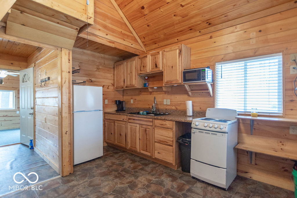 919 South Chaney Road Bloomfield, IN 47424 - Photo 4 of 16