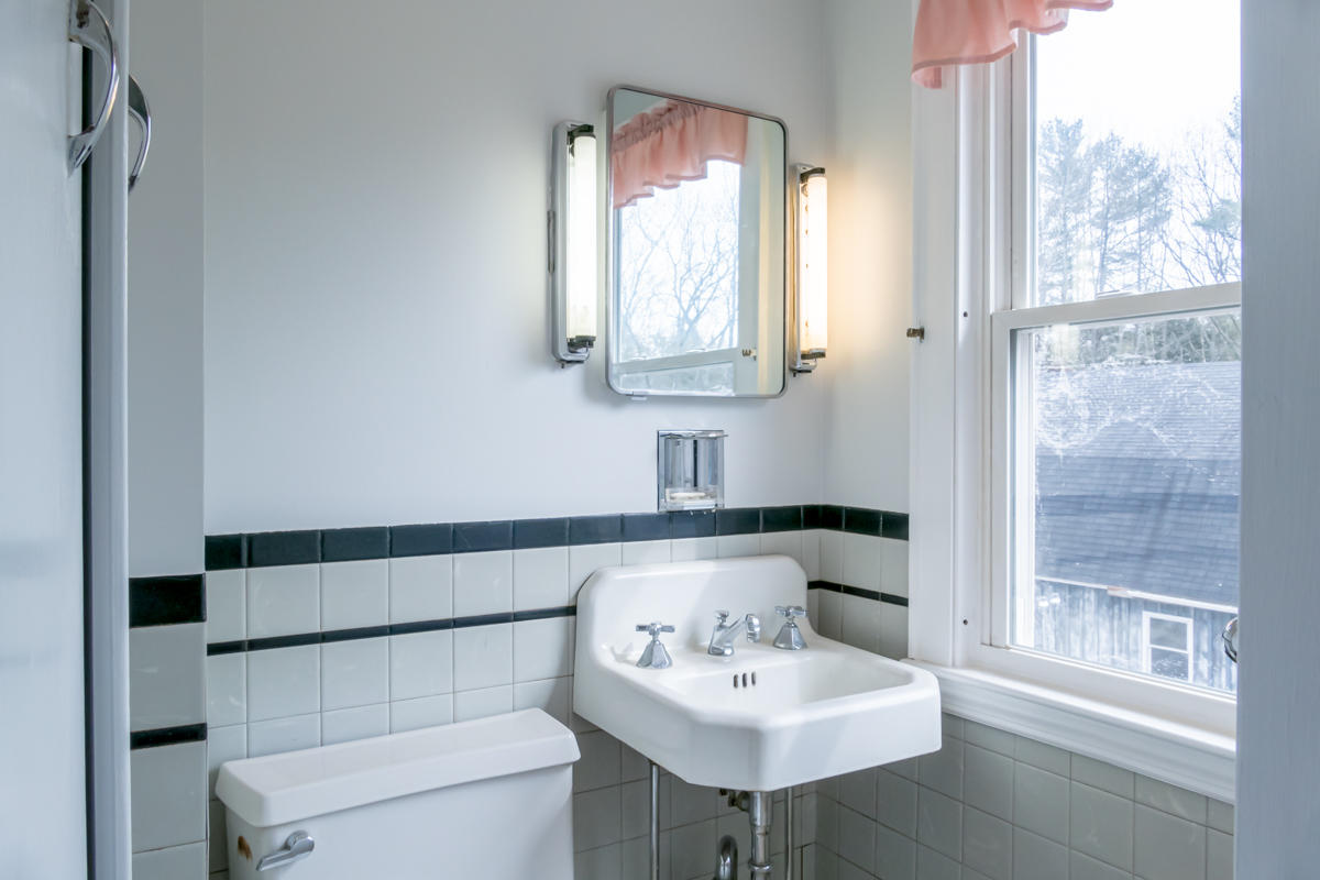 116 Pownal Road Freeport, ME 04032 - Photo 23 of 43 27-Upstairs Full Bath (1 of 2)