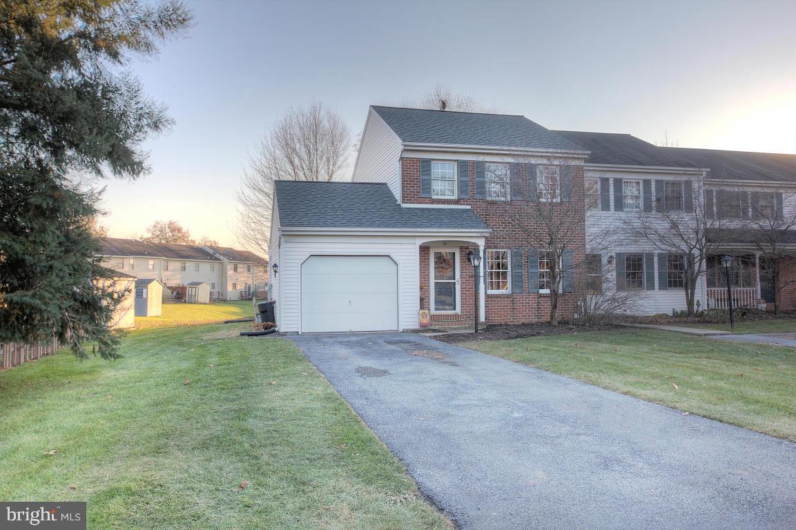 51 Robinhill Drive Lititz, PA 17543 - Photo 3 of 35 Gallery Image 3