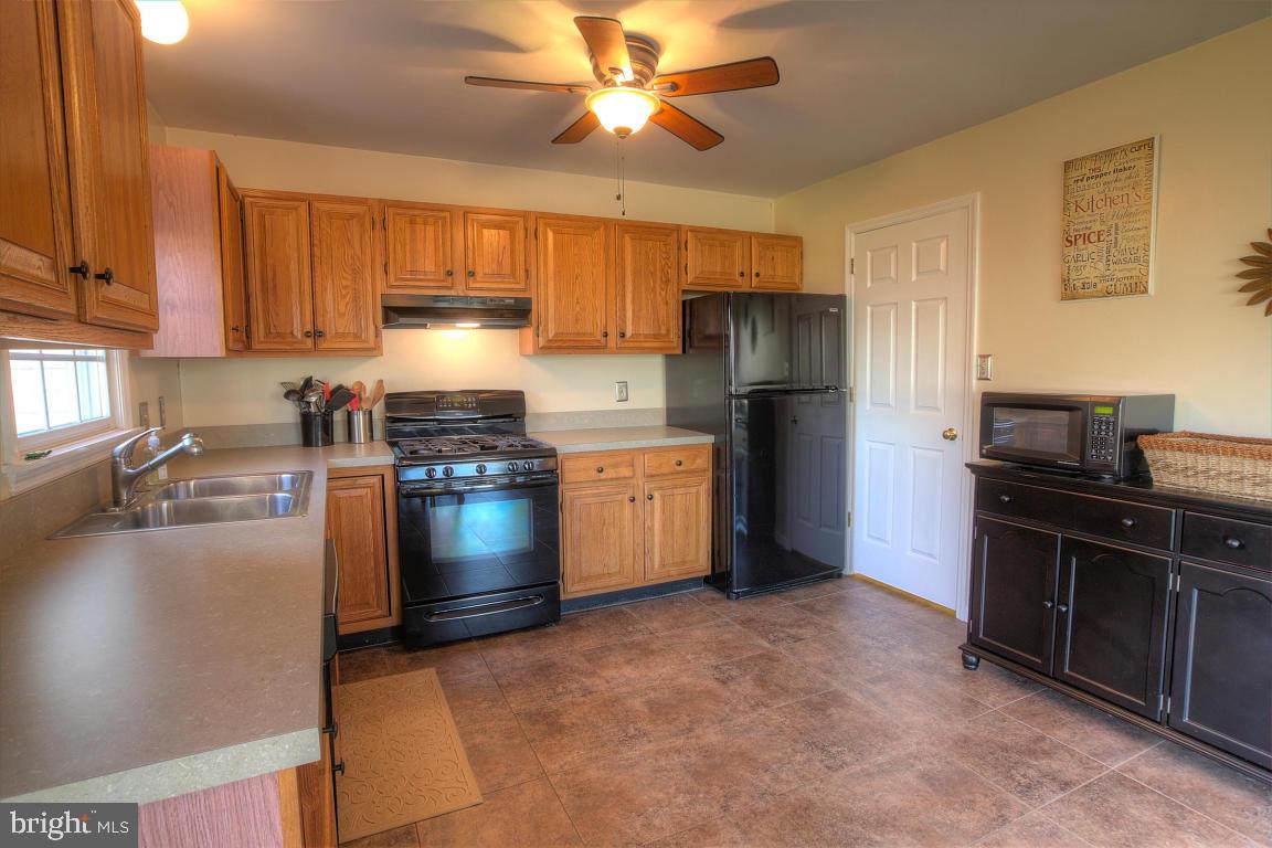 51 Robinhill Drive Lititz, PA 17543 - Photo 7 of 35 Gallery Image 7