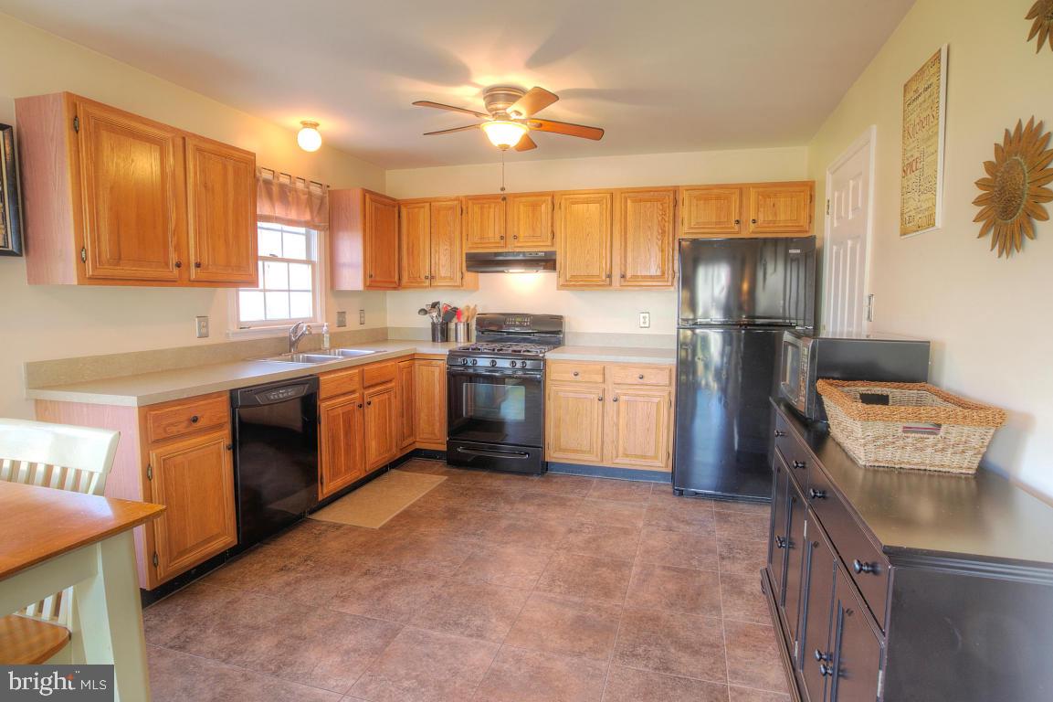 51 Robinhill Drive Lititz, PA 17543 - Photo 10 of 35 Gallery Image 10