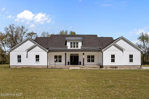 $778,888 | 127 Louise Lane, Richlands, NC 28574