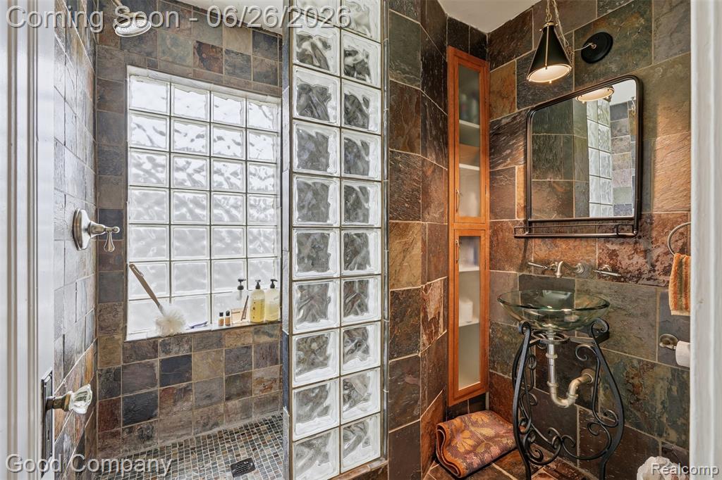 948 Cambridge Road Berkley, MI 48072 - Photo 23 of 43