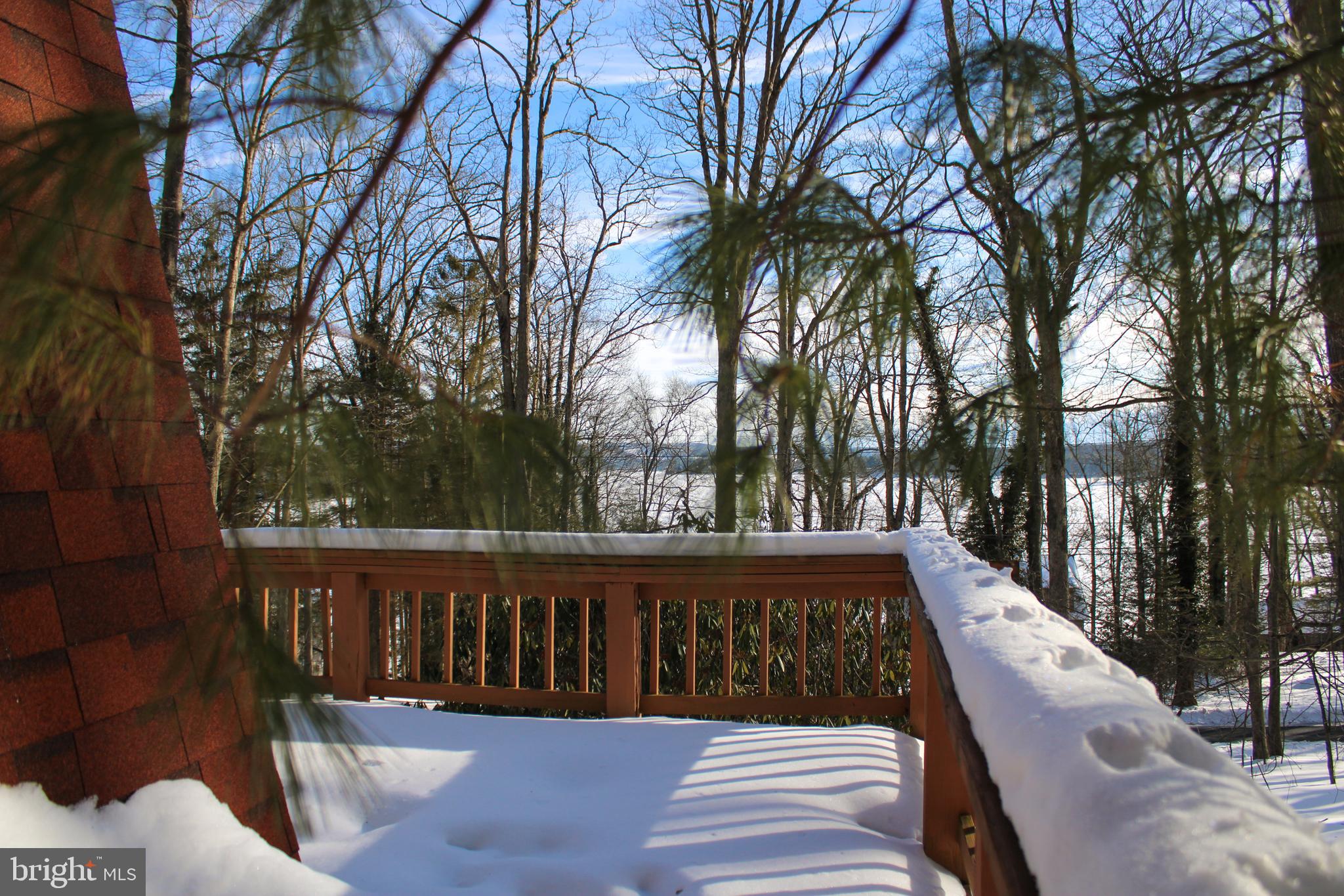 135 Glen Cove Road Swanton, MD 21561 - Photo 4 of 15 a view of balcony with wooden floor and fence