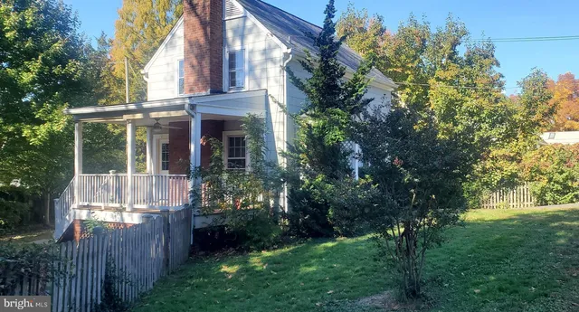 $3,250 | 1670 North Longfellow Street, Arlington, VA 22205