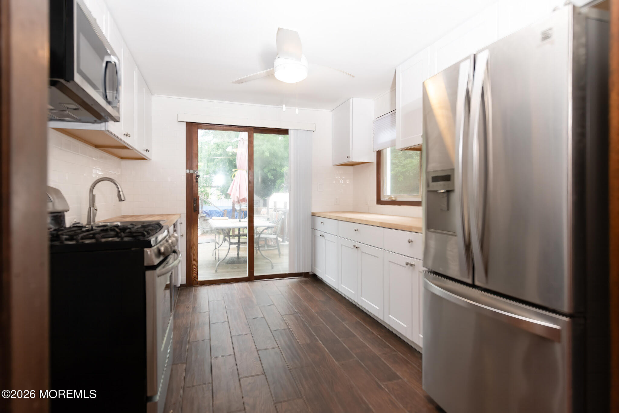 302 Edgeview Road Keyport, NJ 07735 - Photo 5 of 20 302 Edgeview Rd-6