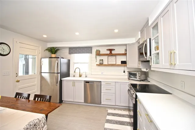 $3,700 | 139 Coggeshall Avenue, Newport, RI 02840