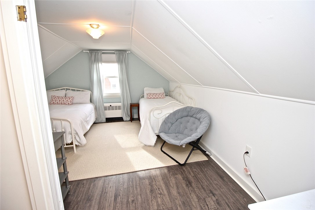 139 Coggeshall Avenue Newport, RI 02840 - Photo 24 of 50 2nd Floor Bedroom #3