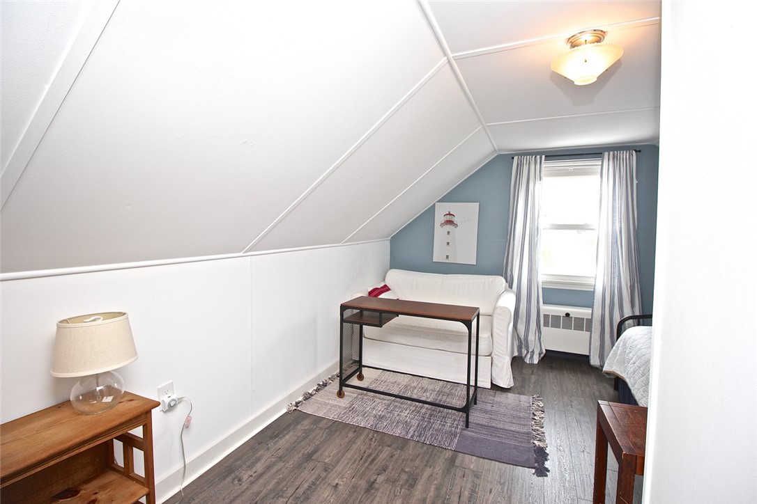 139 Coggeshall Avenue Newport, RI 02840 - Photo 27 of 50 2nd Floor Bedroom #4 seating area