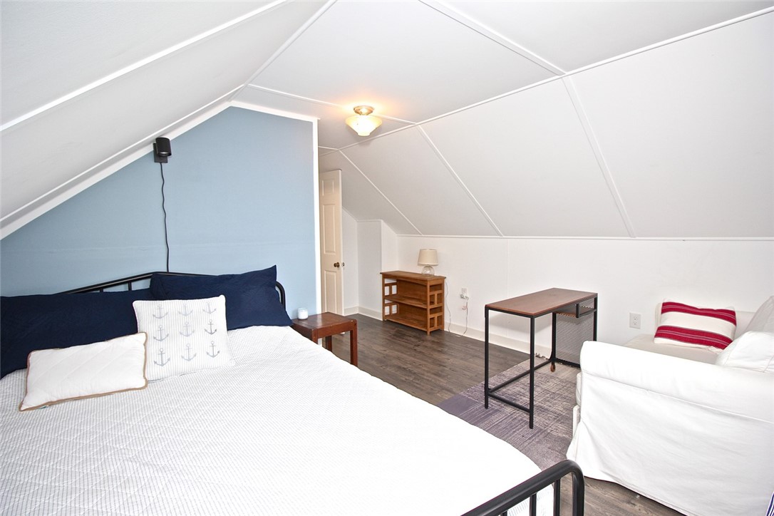 139 Coggeshall Avenue Newport, RI 02840 - Photo 29 of 50 2nd Floor Bedroom #4