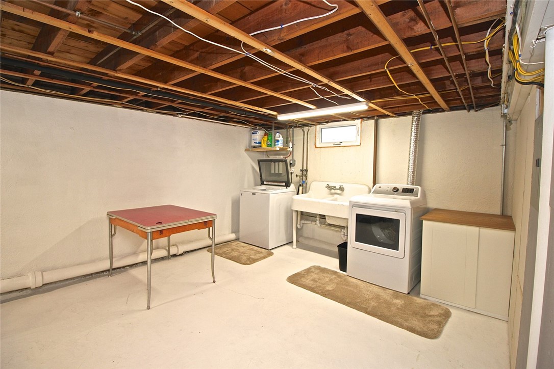 139 Coggeshall Avenue Newport, RI 02840 - Photo 37 of 50 Laundry area