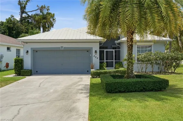 $525,000 | 295 Stanhope Circle, Naples, FL 34104