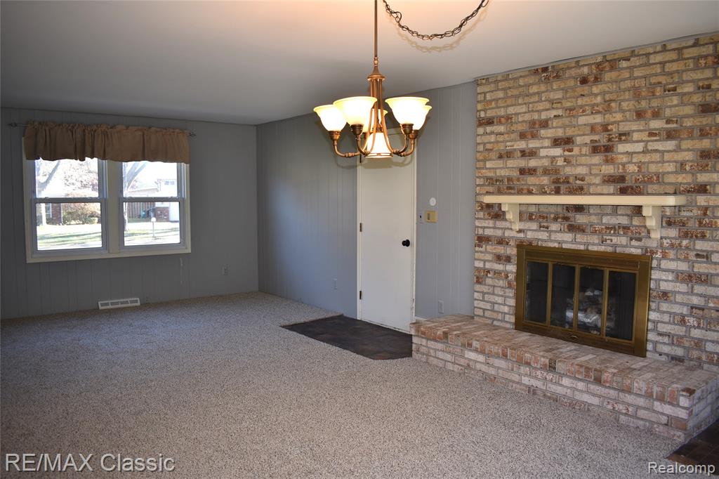 1977 Meadow Ridge Drive Walled Lake, MI 48390 - Photo 17 of 53