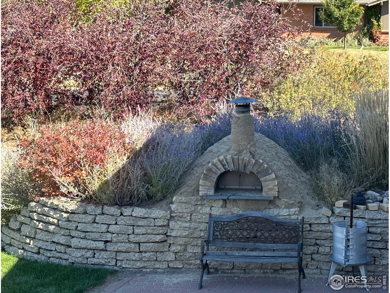 9057 Morton Road Niwot, CO 80503 - Photo 13 of 31 pizza oven