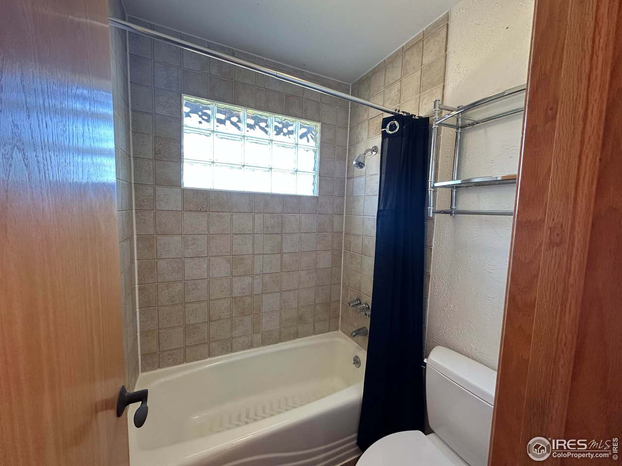 9057 Morton Road Niwot, CO 80503 - Photo 17 of 31 hall bathroom