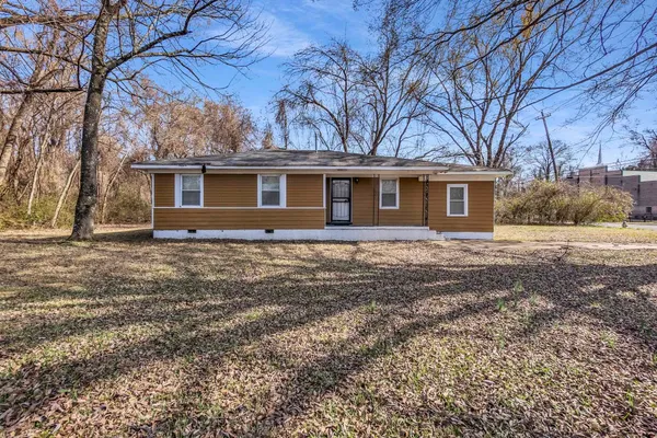 front view of house with a yard