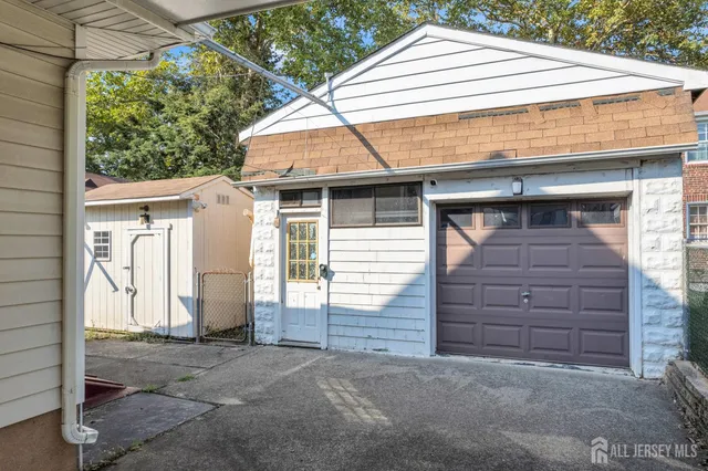 a view of a small house with large space