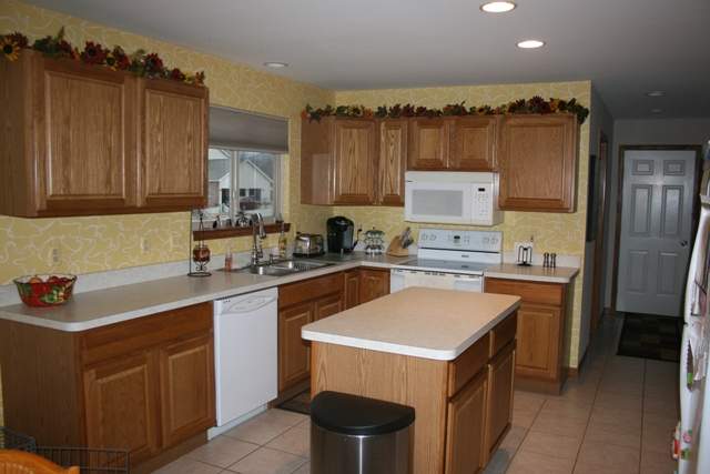 58 Rella Rae Avenue Marysville, MI 48040 - Photo 8 of 25 31090564-7.JPG