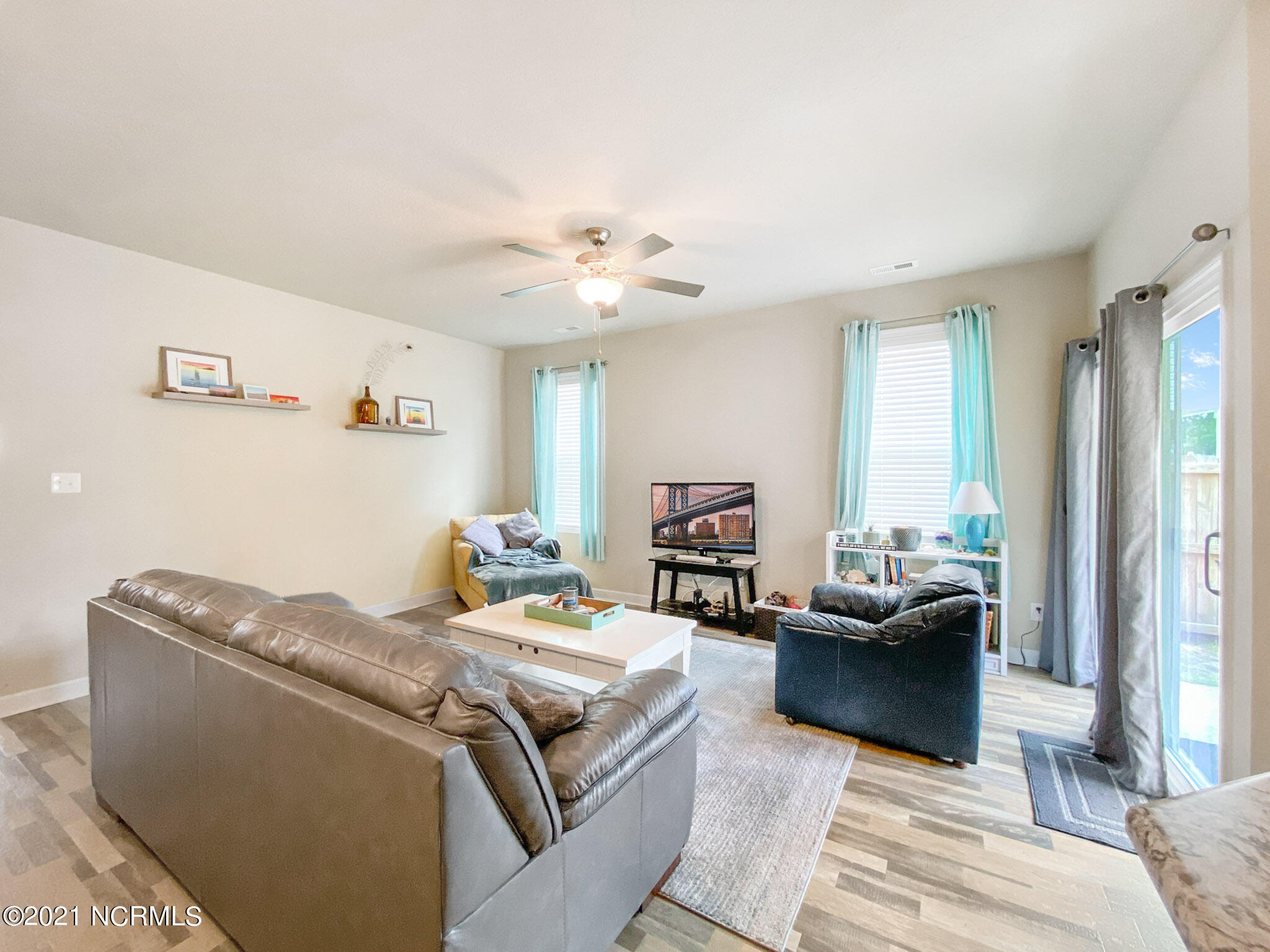 366 Frisco Way Holly Ridge, NC 28445 - Photo 5 of 29 3 Living Room 2