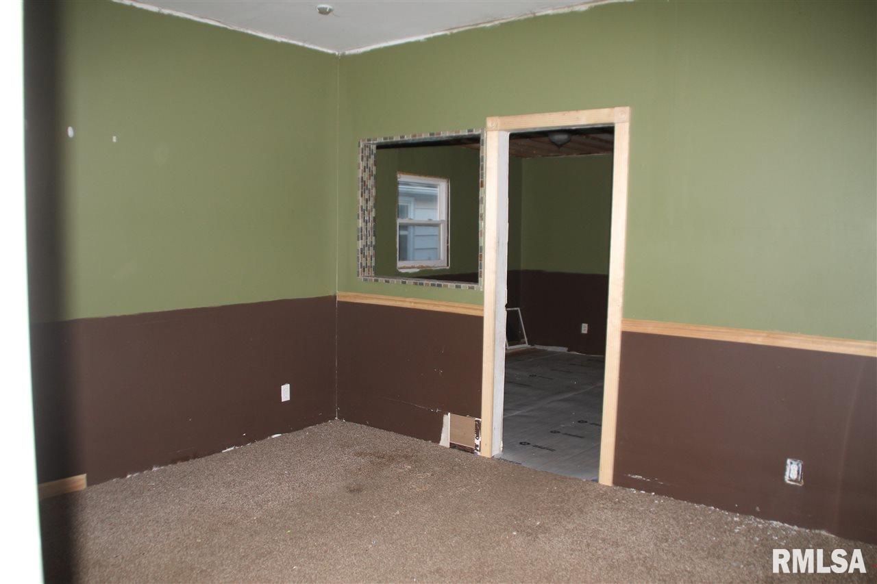 655 3rd Avenue South Clinton, IA 52732 - Photo 4 of 11 Gallery Image 4