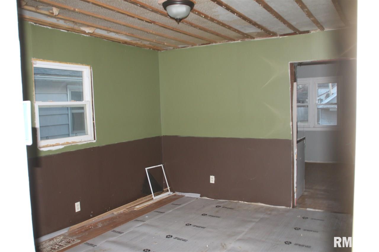 655 3rd Avenue South Clinton, IA 52732 - Photo 7 of 11 Gallery Image 7