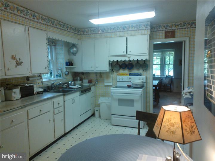 725 Pine Ridge Road Media, PA 19063 - Photo 3 of 13 Kitchen