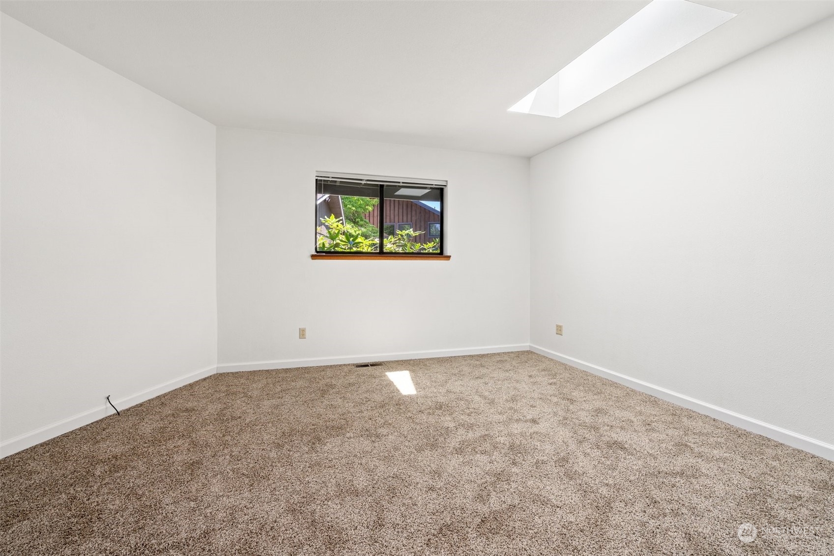 240 East Canyon View Road Belfair, WA 98528 - Photo 18 of 38 an empty room with windows