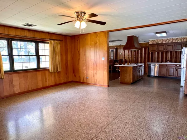 $235,000 | 213 Lake Palourde Road, Amelia, LA 70380