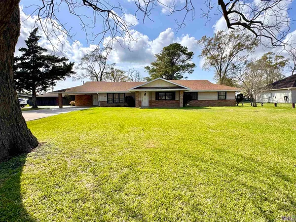 $235,000 | 213 Lake Palourde Road, Amelia, LA 70380