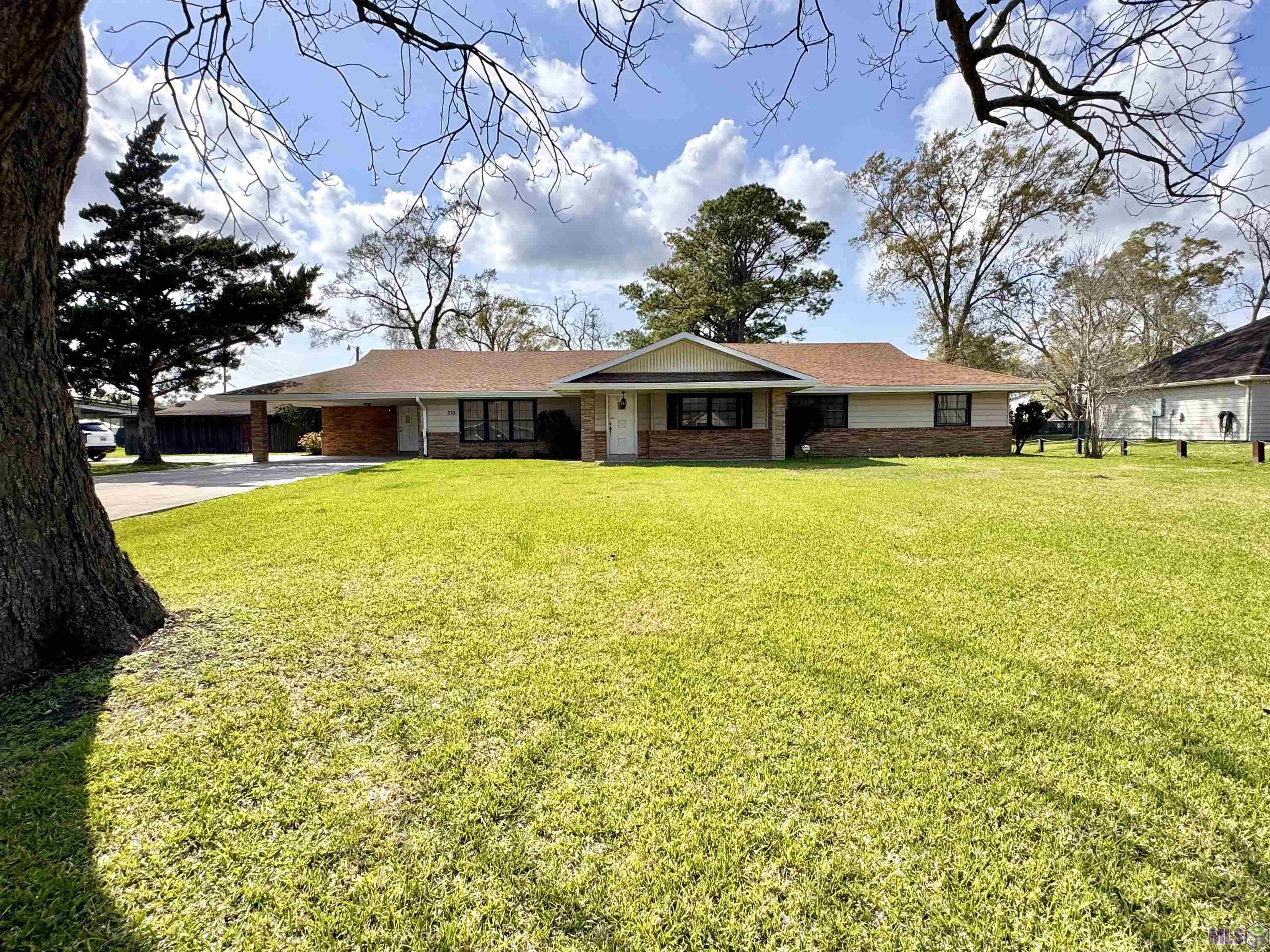 213 Lake Palourde Road Amelia, LA 70380 - Photo 3 of 42