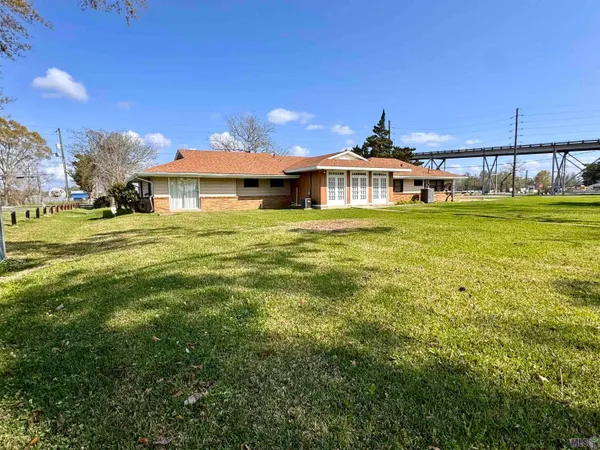 $235,000 | 213 Lake Palourde Road, Amelia, LA 70380