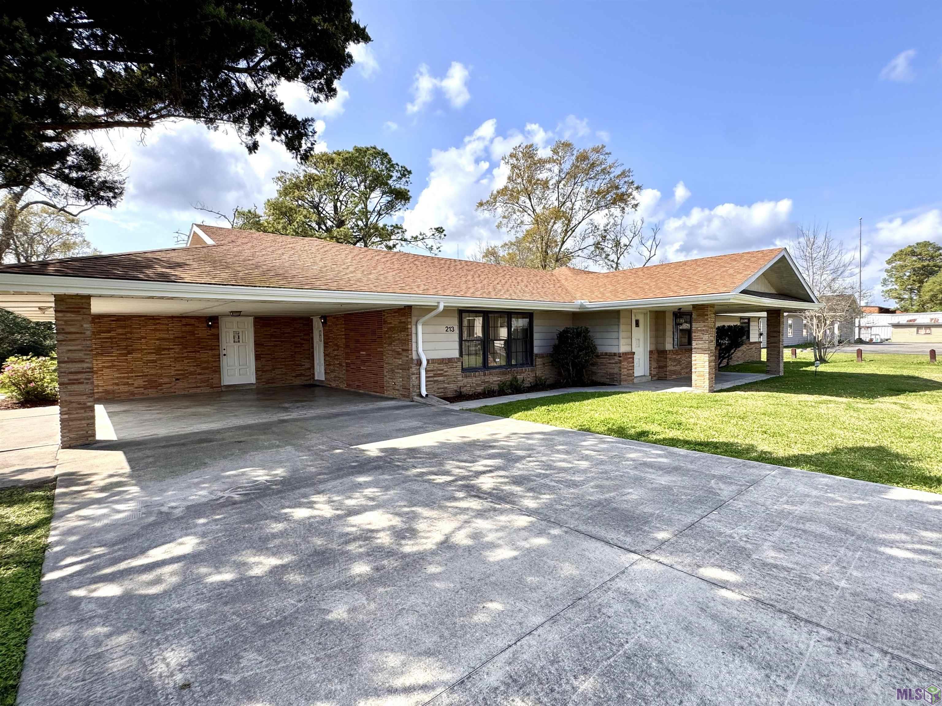 213 Lake Palourde Road Amelia, LA 70380 - Photo 4 of 42