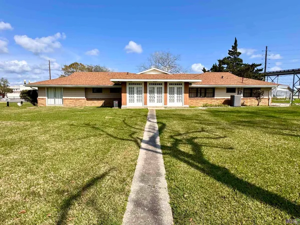 $235,000 | 213 Lake Palourde Road, Amelia, LA 70380