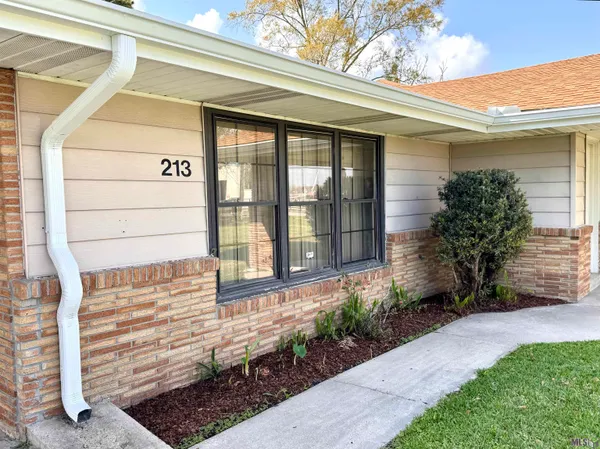 $235,000 | 213 Lake Palourde Road, Amelia, LA 70380