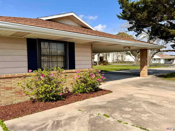 $235,000 | 213 Lake Palourde Road, Amelia, LA 70380