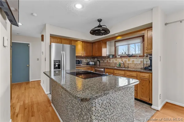 $319,900 | 3620 Greenfield Drive, New Albany, IN 47150