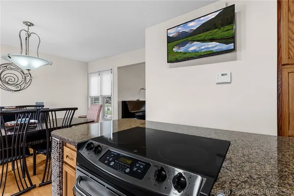 $319,900 | 3620 Greenfield Drive, New Albany, IN 47150