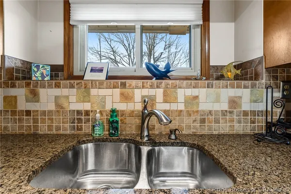 $319,900 | 3620 Greenfield Drive, New Albany, IN 47150