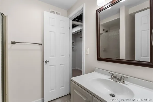$319,900 | 3620 Greenfield Drive, New Albany, IN 47150
