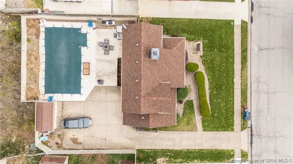 $319,900 | 3620 Greenfield Drive, New Albany, IN 47150