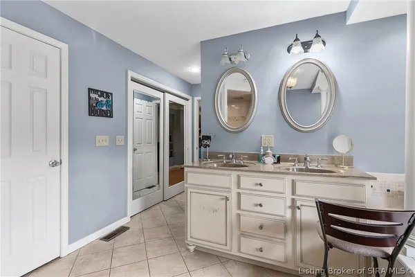 $319,900 | 3620 Greenfield Drive, New Albany, IN 47150