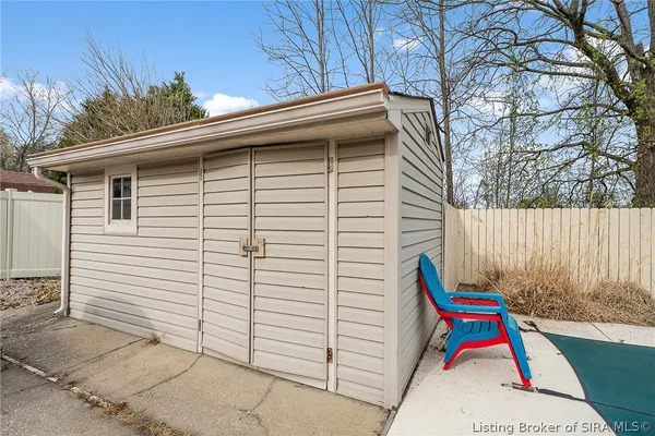 $319,900 | 3620 Greenfield Drive, New Albany, IN 47150