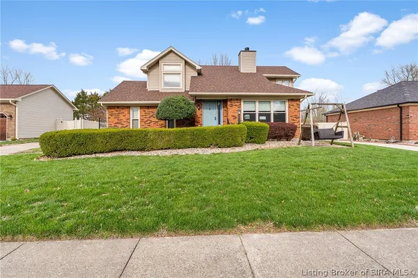 $319,900 | 3620 Greenfield Drive, New Albany, IN 47150