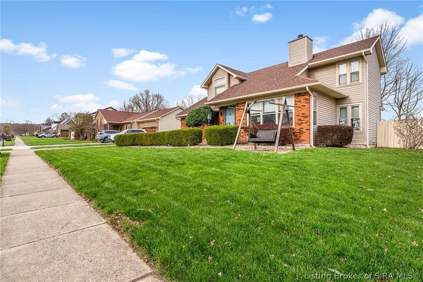 $319,900 | 3620 Greenfield Drive, New Albany, IN 47150