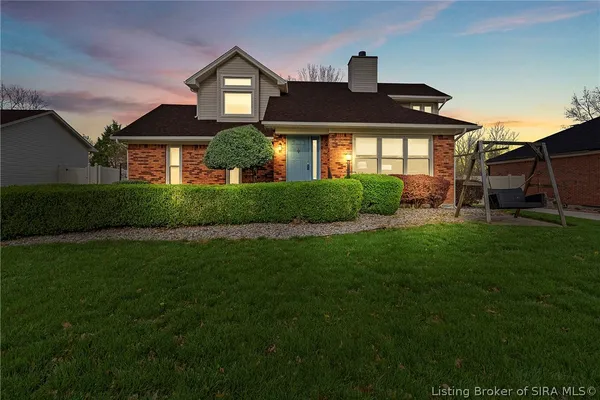 $319,900 | 3620 Greenfield Drive, New Albany, IN 47150