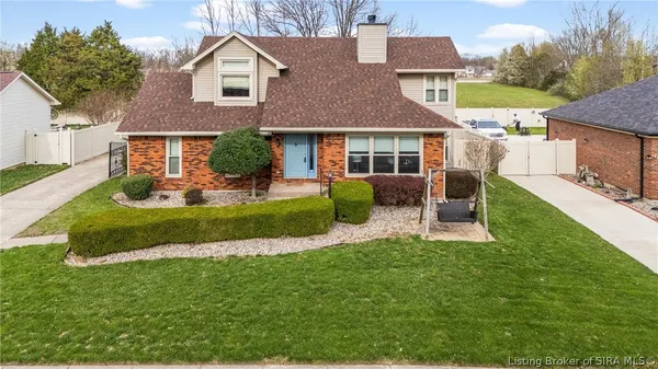 $319,900 | 3620 Greenfield Drive, New Albany, IN 47150