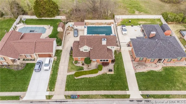 $319,900 | 3620 Greenfield Drive, New Albany, IN 47150