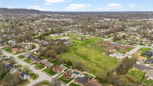 $319,900 | 3620 Greenfield Drive, New Albany, IN 47150